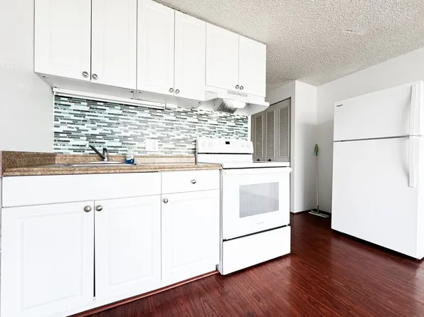 2211 Ala Wai Blvd, Honolulu, HI