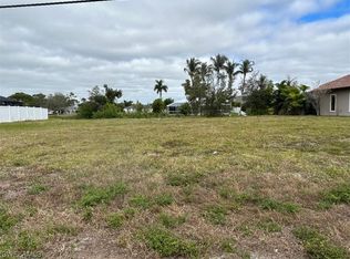 607 SW 40th Ter, Cape Coral, FL 33914