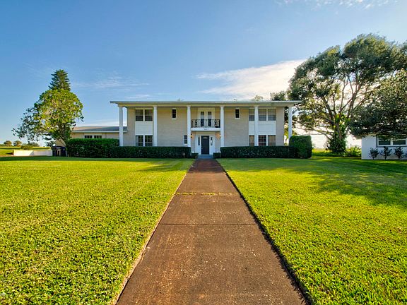 2nd image of 3607 Travis Pl