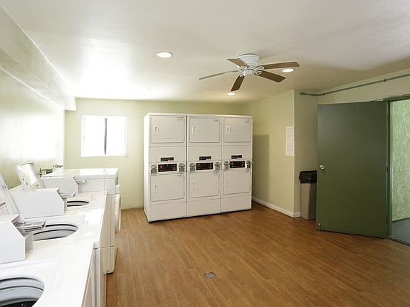 4th image of 538 S Manhattan Pl APT 403