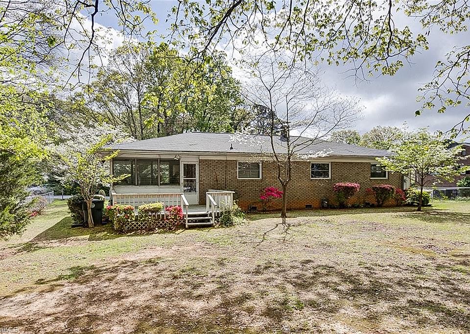 31st image of 1407 Meadowbrook Rd