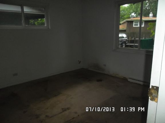 4th image of 15508 Dorchester Ave
