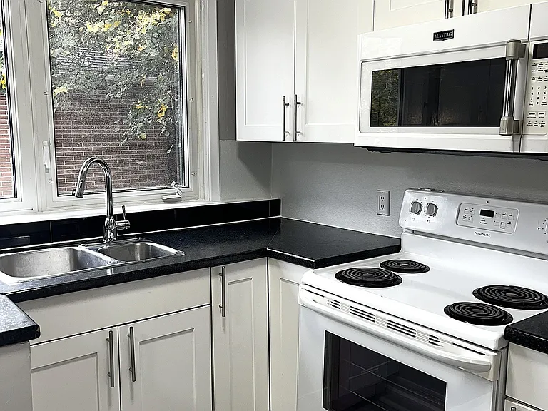 183 Wellington St E #1 — Photo 18