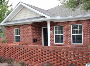 31 Valley Way Cir SE, Huntsville, AL 35802