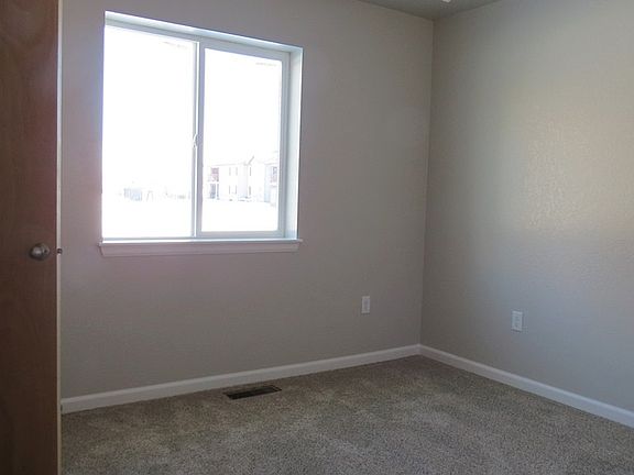 5th image of 810 Eagle Dr