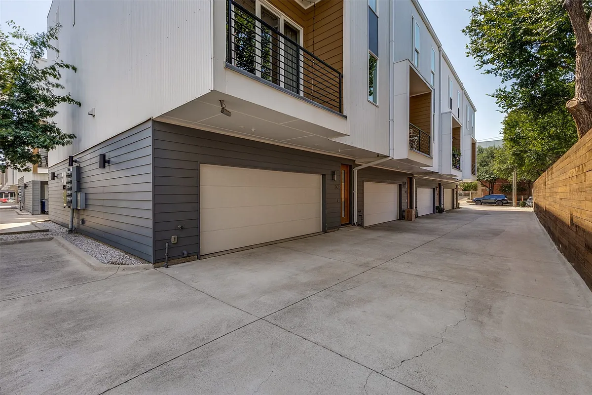 Building Photo - 3816 San Jacinto St #309