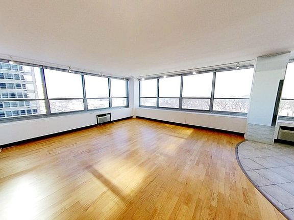 3rd image of 3550 N Lake Shore Dr APT 901