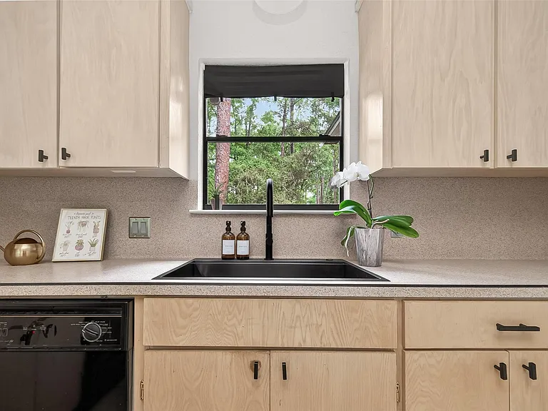 41 Creek Forest Ln — Photo 13