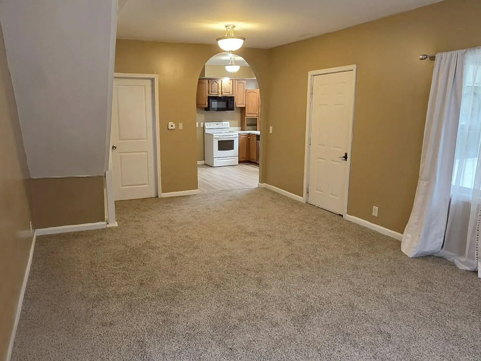 2 bed, 927 sqft, $1,100 — Photo 4