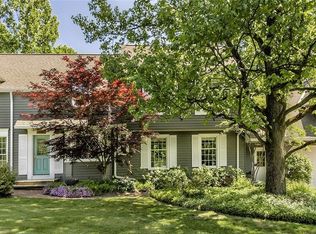 155 Hickory Ln, Moreland Hills, OH