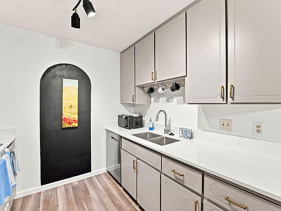 3rd image of 4370 Brookside Ct APT 302