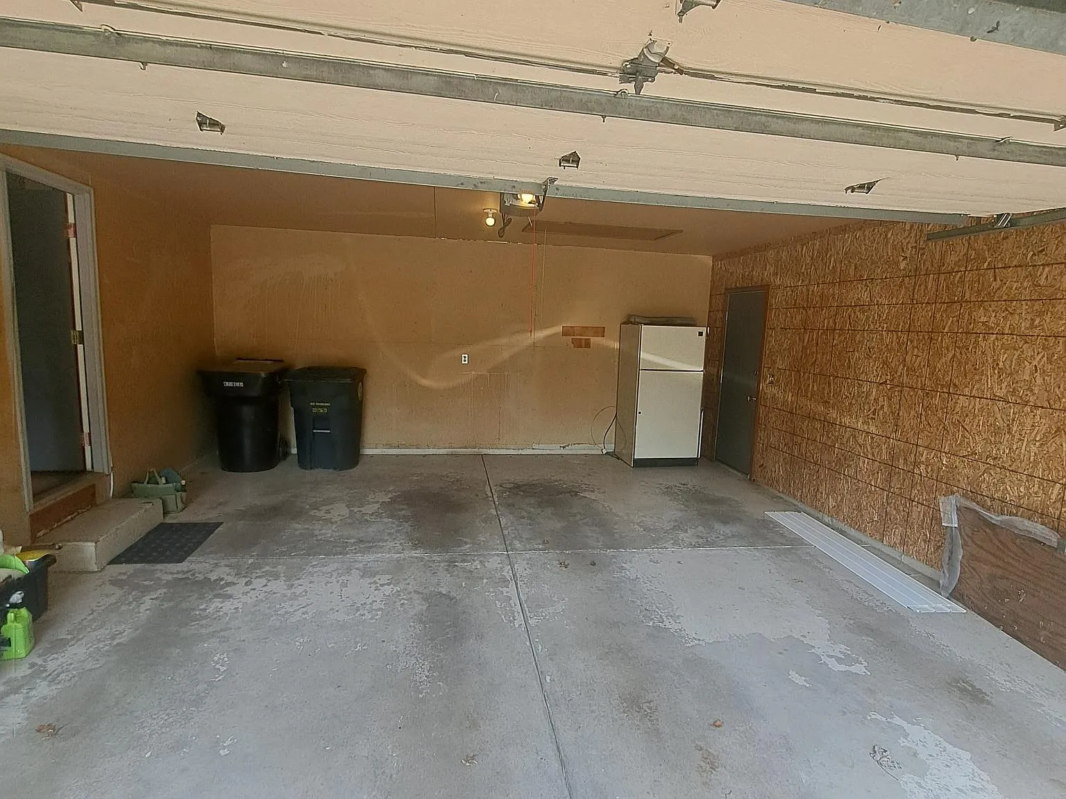 1907 Creekwood Dr — Photo 3