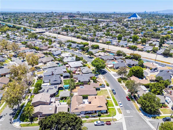 1980 Vuelta Grande Ave, Long Beach, CA 90815