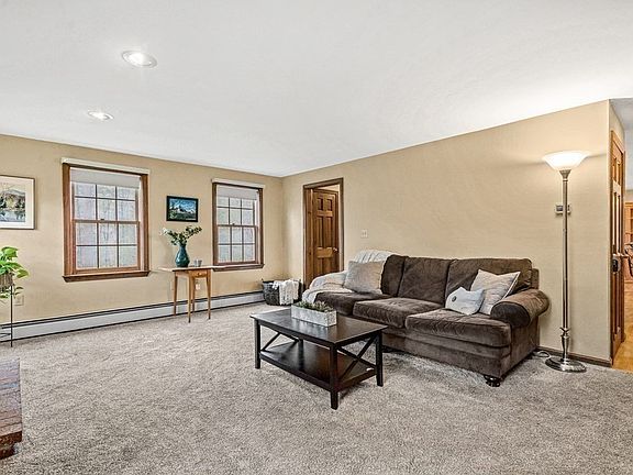 5th image of 386 Sharpners Pond Rd