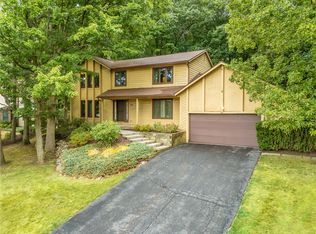 18 Colonial Dr, Fairport, NY 14450
