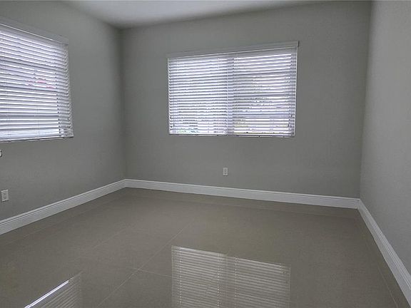 4th image of 75 SW 32nd Court Rd