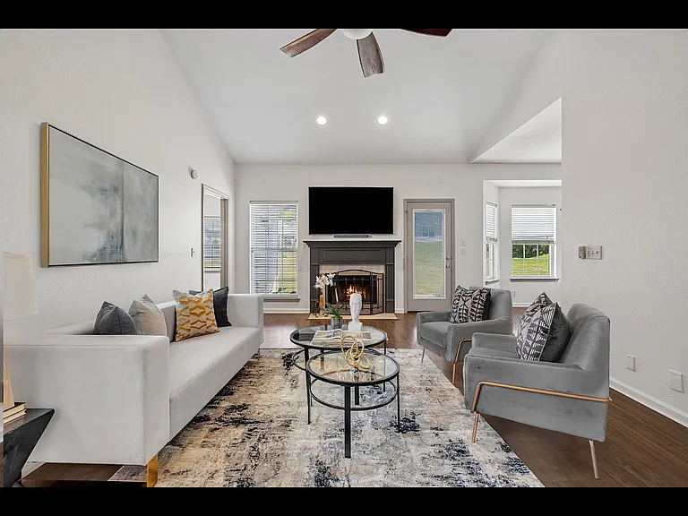 845 Kaylee Cir — Photo 3
