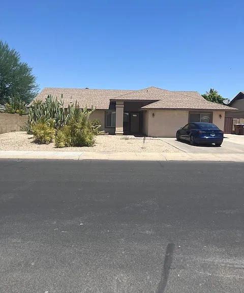 8126 W Dreyfus Dr — Photo 2