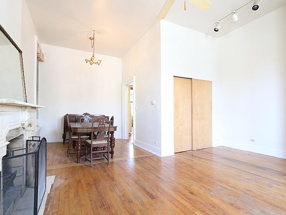 5th image of 916 S Leavitt St #1