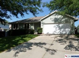 10312 Decatur Cir, Omaha, NE 68114