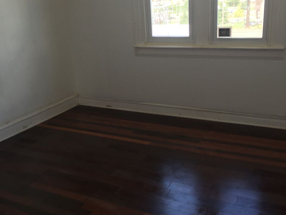 2nd image of 2721 W Willard St #2