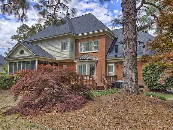 5th image of 95 Oak Brook Dr