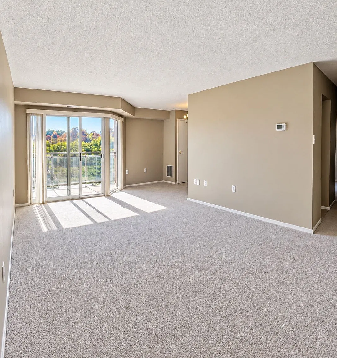 860 Commissioners Rd E — Photo 4