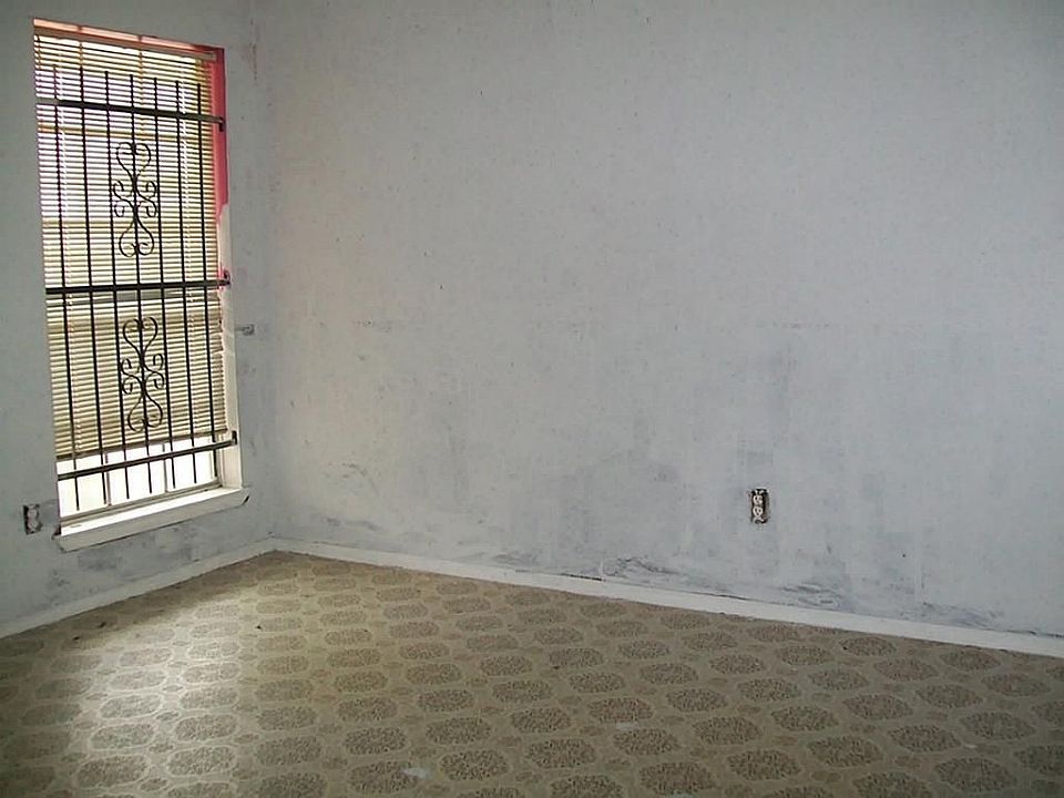 2nd image of 15914 Bunker Ridge Rd