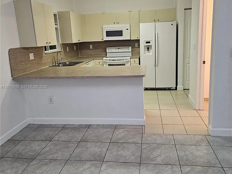 8518 SW 214th Way #8518 — Photo 3