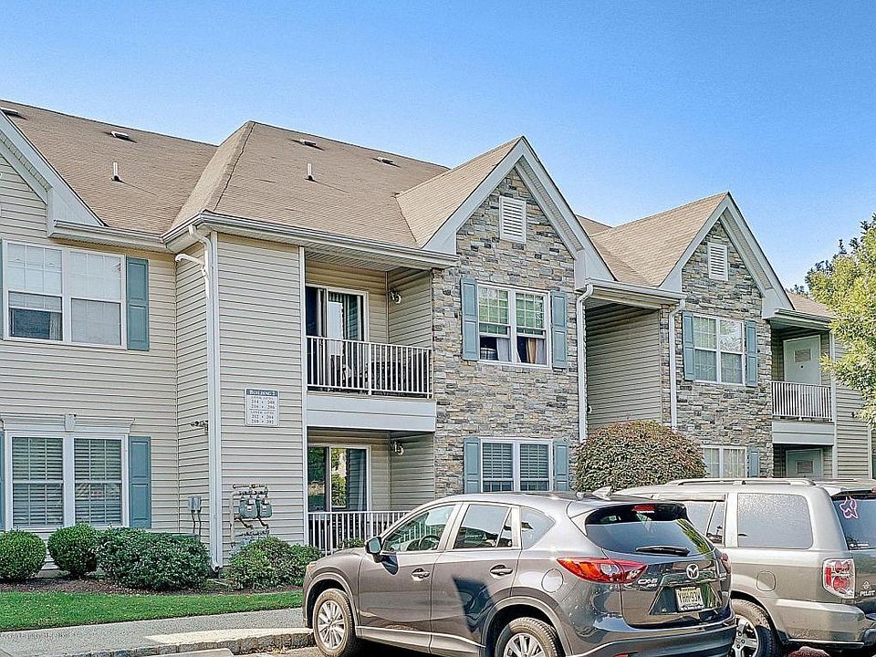 1st image of 210 Wedgewood Cir