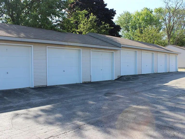Evergreen Village Apartments — Photo 11