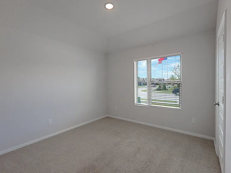 1919 Rolling Ridge Dr — Photo 3