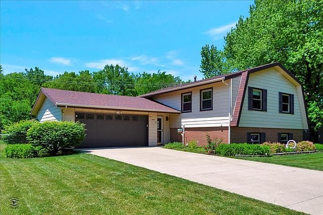 1st image of 595 Edwin Dr