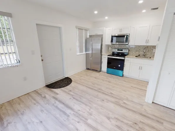 2392 NW 9th St #2392, Miami, FL 33125