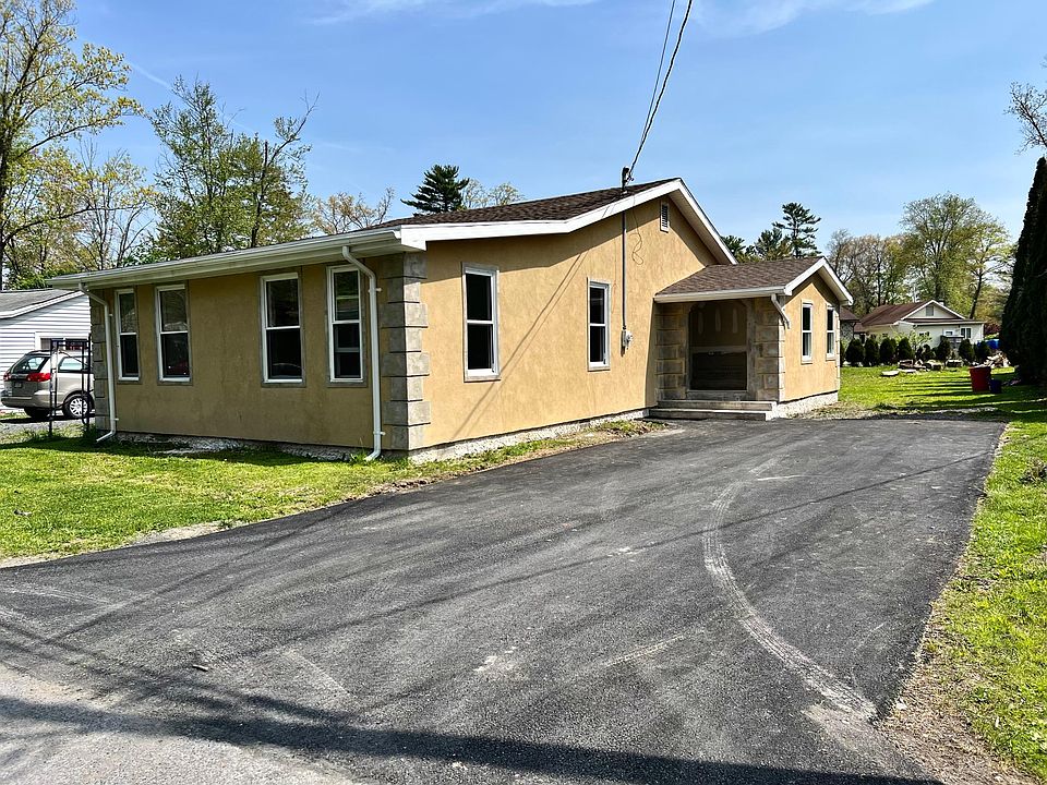 Newly done Asphalt driveway easily fits 4-6 Cars