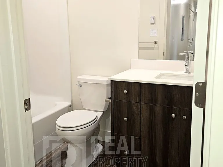 647 S 3 W — Photo 20