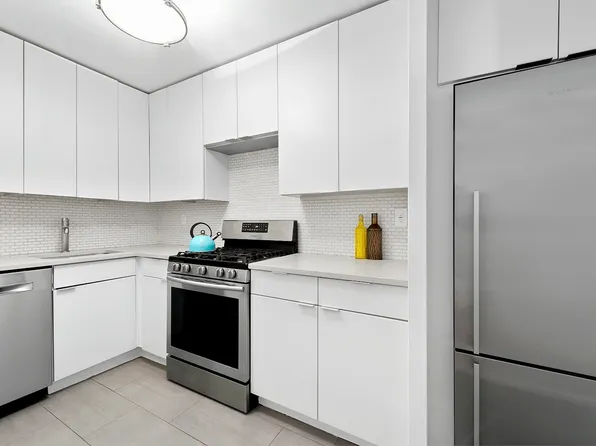 245 East 25th Street image 6 of 13