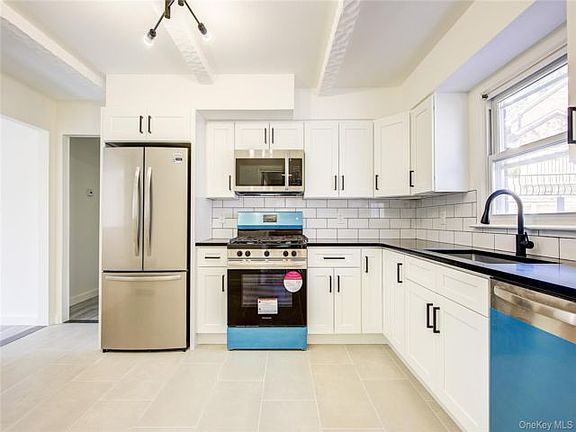 5th image of 71-65 Douglaston Pkwy #1