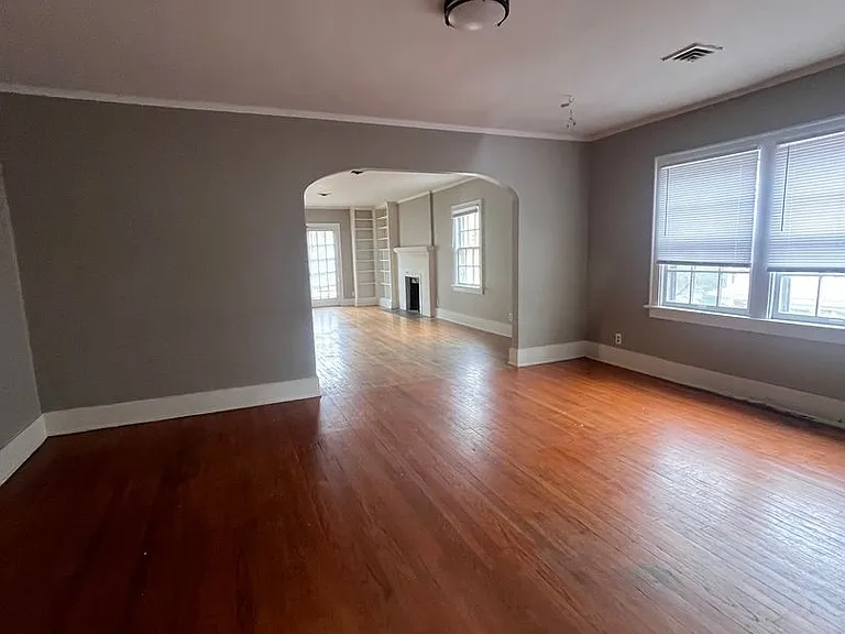 411 S 38th Ave — Photo 9