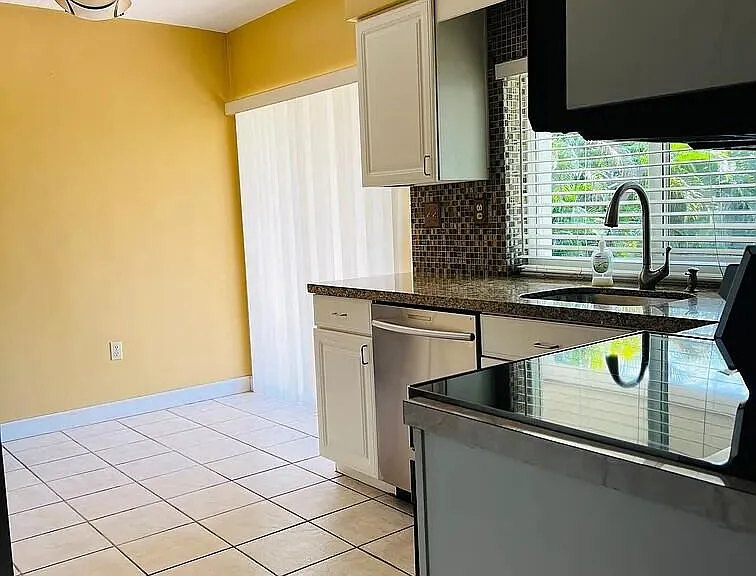 8136 NW 21st Ct — Photo 3