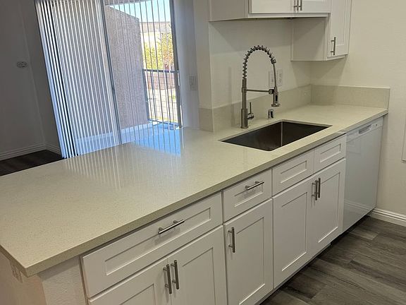 4th image of 16861 Green Ln APT 2