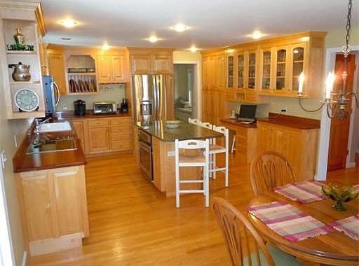 5th image of 22 Cushing Ave