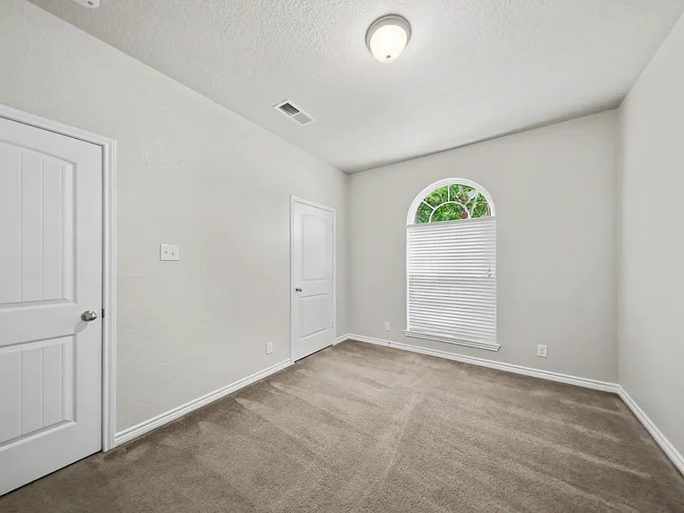 408 Bashaw Loop — Photo 15