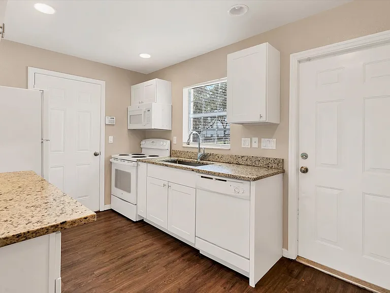 5257 Leeds Rd — Photo 5