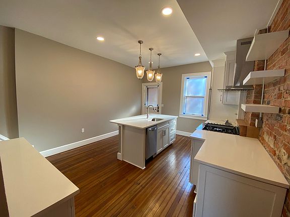 3rd image of 31 E 2nd Ave #33