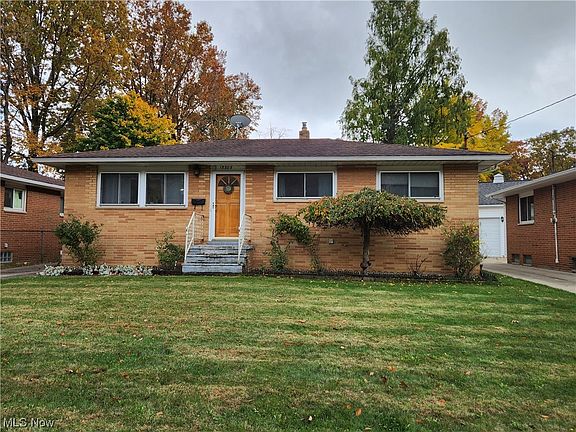 3rd image of 18305 Fairway Dr