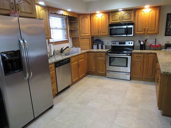 4th image of 2788 S Oakland Dr