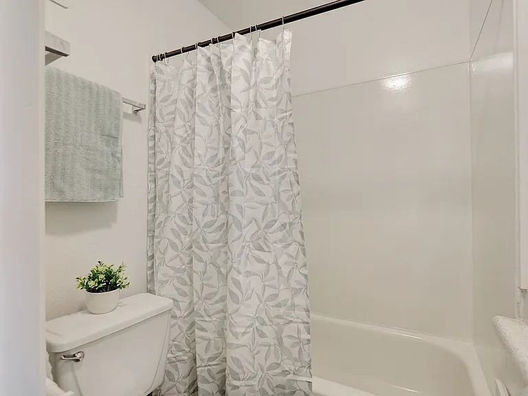 4050_Palos Verdes St_model-24