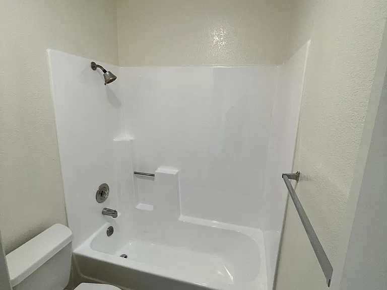 952 Pine Ave #B — Photo 22