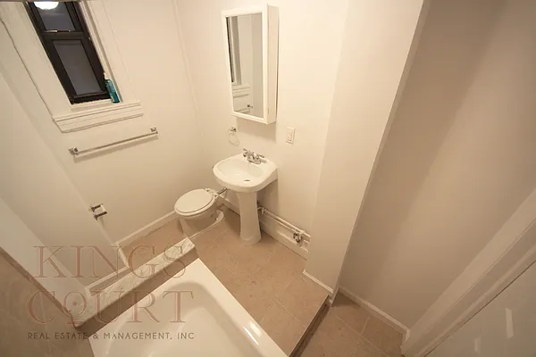 Rented by Kings Court Real Estate | media 6